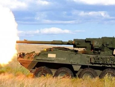 Το αμερικανικό κινούμενο πυροβόλο M1128 Stryker σε δράση! (βίντεο)